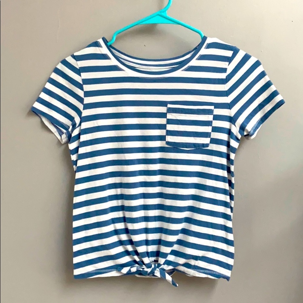 A “SO” short sleeved shirt